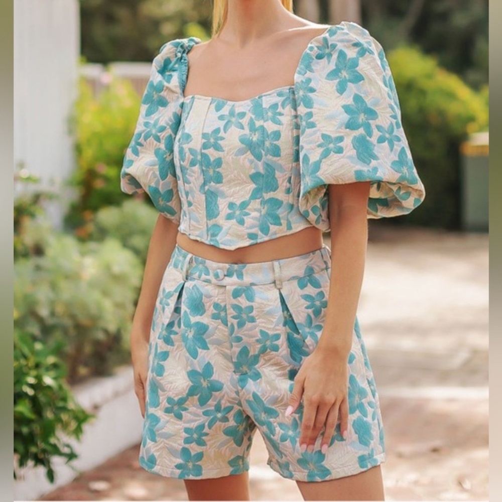 913. The Maui Floral Puff Sleeve Crop Top and Shorts Set